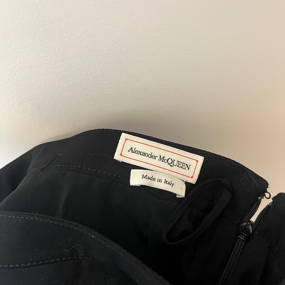 ALEXANDER MCQUEEN black pencil skirt with sash - Picture 4 of 10